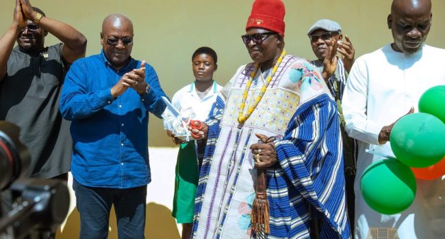 President Mahama inaugurates E-Block at Paga SHS